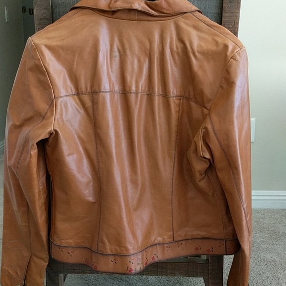 Beautiful 💯 Leather Jacket - Picture 4 of 8